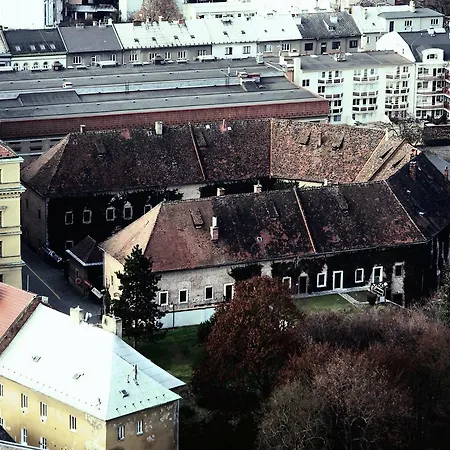 Long Story Short Hostel&café * Olomouc