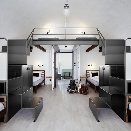 Hostel Long Story Short & Cafe