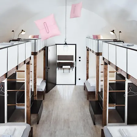 Hostal Long Story Short Hostel&café *