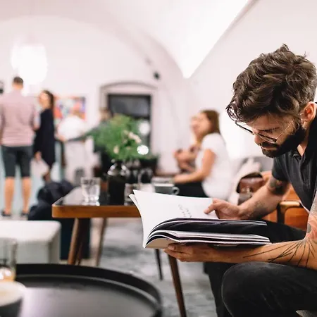 Long Story Short & Cafe * 올로모우츠