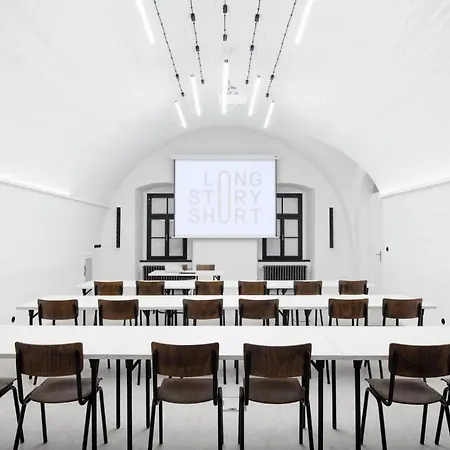 호스텔 Long Story Short & Cafe