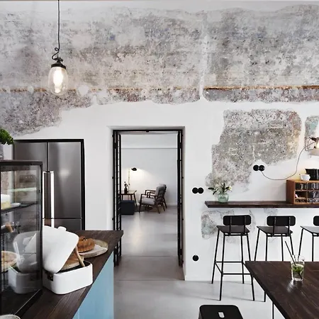 호스텔 Long Story Short & Cafe