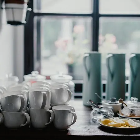 Long Story Short & Cafe אולומוץ