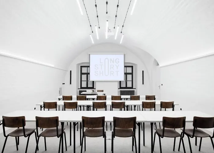 Hostel Long Story Short & Cafe