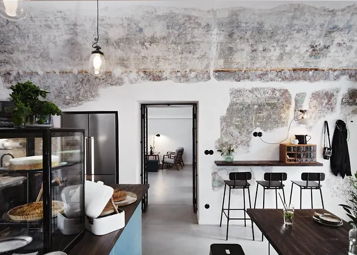 Hostel Long Story Short & Cafe