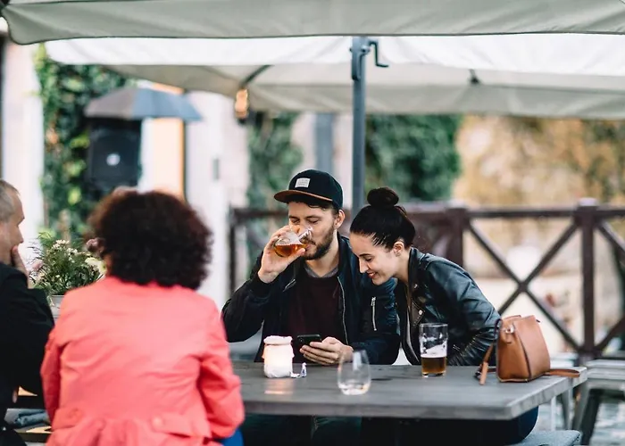 Long Story Short & Cafe Olmütz