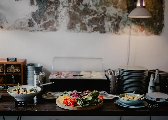 Long Story Short & Cafe